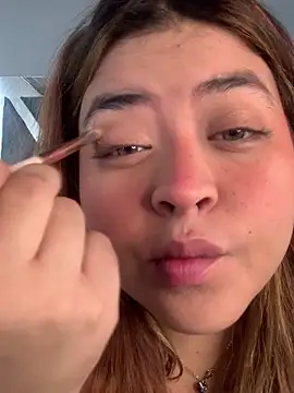 ZoeBennett Pink online show from May 4, 5:06 pm