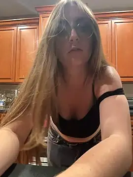 prettykitttty online show from August 2, 3:53 am