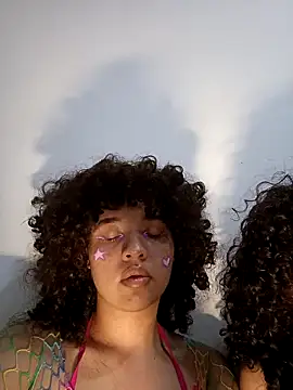 Chloe and Violeta online show from August 1, 12:23 am
