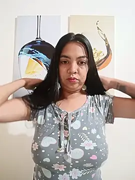 Silvana2927 online show from August 4, 9:26 am