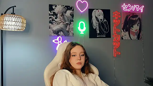 ChuNeece online show from April 19, 9:42 am