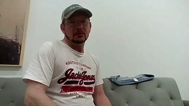 Custard-Lovers online show from May 3, 5:05 pm