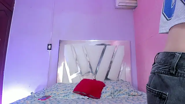 kiara sexyhot online show from June 25, 11:39 pm