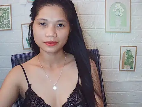 -Lucie-e online show from May 18, 4:07 am