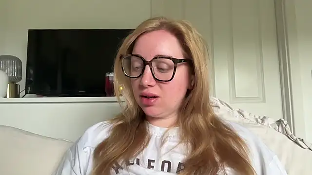 arielsweetieee online show from June 6, 7:03 am