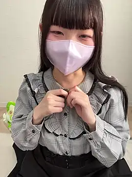 --Reina-- online show from May 1, 8:39 am