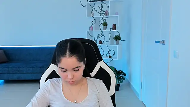 PilarRusko online show from April 18, 10:18 am