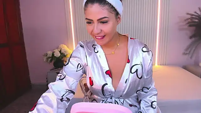 LucyWild8 online show from May 12, 7:53 pm