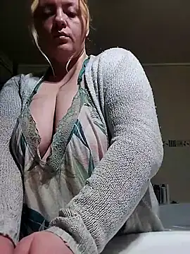 BigBoobsMia123 online show from April 16, 9:39 pm