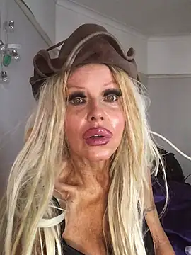 pammybarbwire online show from April 23, 8:44 am