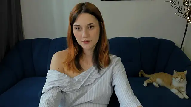 elani lune online show from June 27, 10:27 am