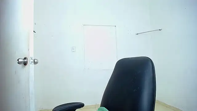 Ari novoa online show from April 18, 3:31 am