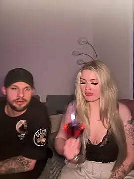 SexyCouple1910 online show from April 22, 6:27 pm