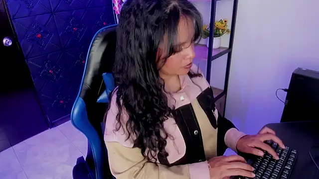 LilaVelvet online show from May 8, 8:43 pm