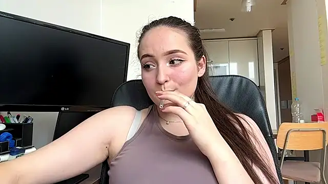 Emilly Cart online show from July 16, 3:33 am