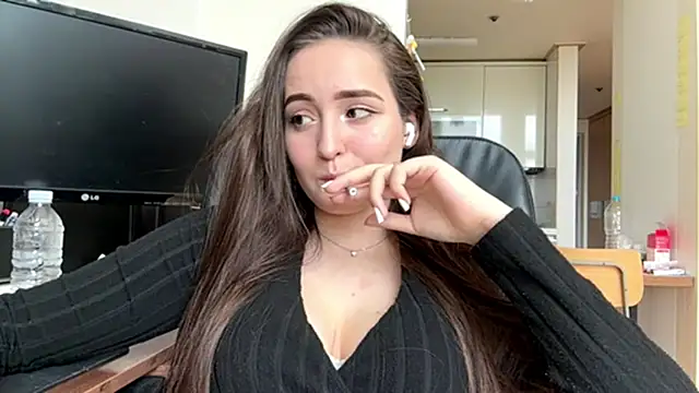 Emilly Cart online show from July 30, 3:29 am