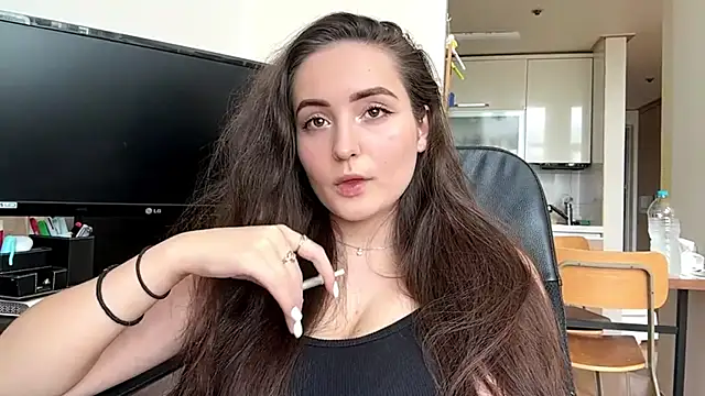 Emilly Cart online show from July 24, 3:26 am