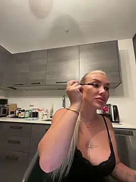 Karen Luxe online show from June 2, 1:06 am
