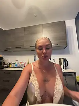 Karen Luxe online show from May 27, 11:46 pm