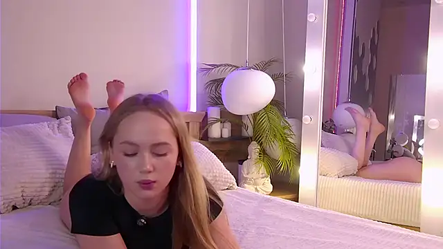 Emi Sterling online show from April 25, 1:41 pm