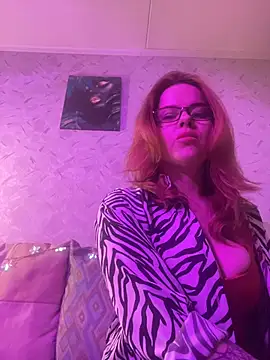AmyPark  online show from July 13, 5:35 pm