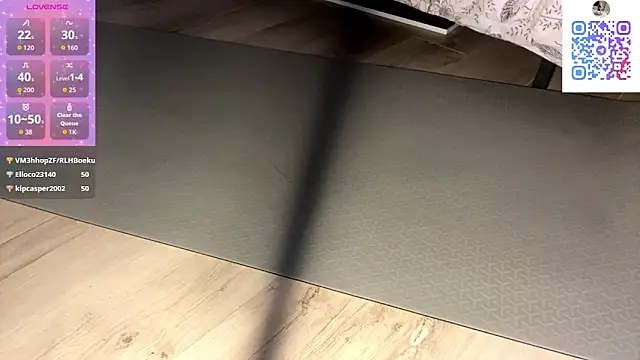 oliviakiiss online show from April 29, 3:58 pm