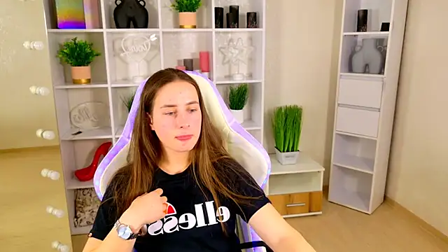 NadinnL online show from April 30, 6:18 am