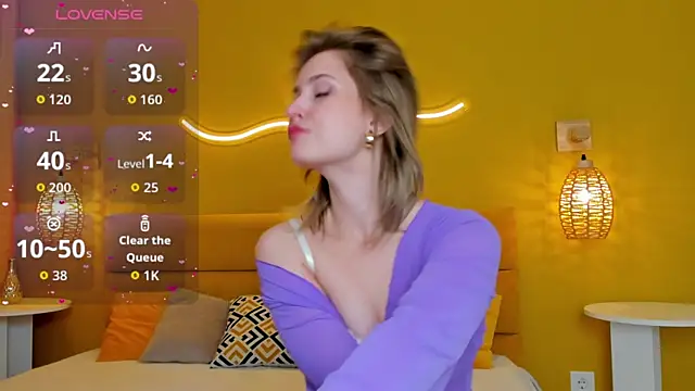 Lilianadaniels online show from May 14, 1:44 am