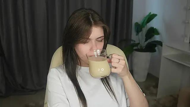 MertieFlechsig online show from April 25, 3:42 pm