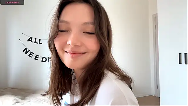 RochelTrewhitt online show from May 13, 11:49 am