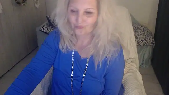 Divineblond online show from March 24, 10:15 pm