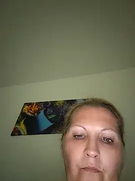 Divineblond online show from June 6, 9:10 pm