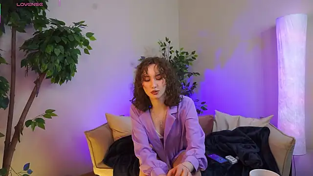 LouiseEvans online show from May 18, 12:33 pm