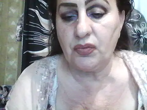 LoaqLovew online show from May 31, 9:04 am