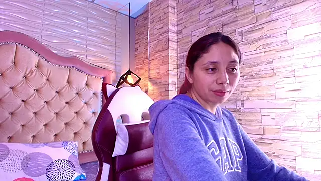 stephaniesun  online show from July 28, 6:20 pm