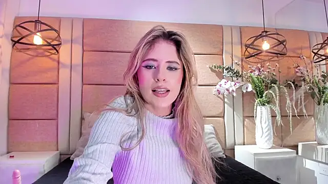 AndreinaOwen online show from July 1, 12:48 pm