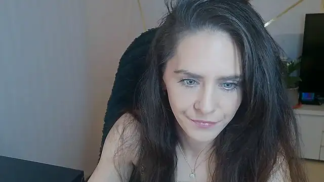 khalessi13 online show from May 1, 10:24 pm