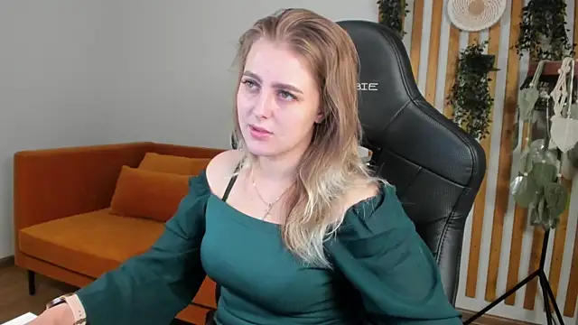 EllaBells online show from May 25, 5:17 am