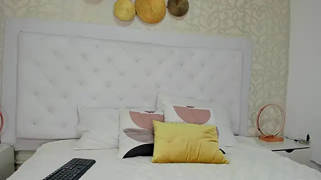 tiara smith online show from April 26, 1:42 pm