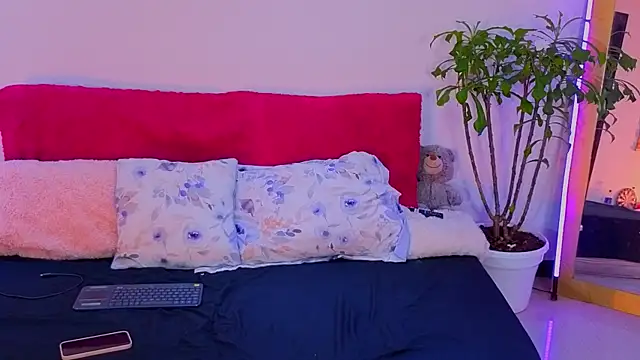 Lovelymoon  online show from May 20, 3:47 am