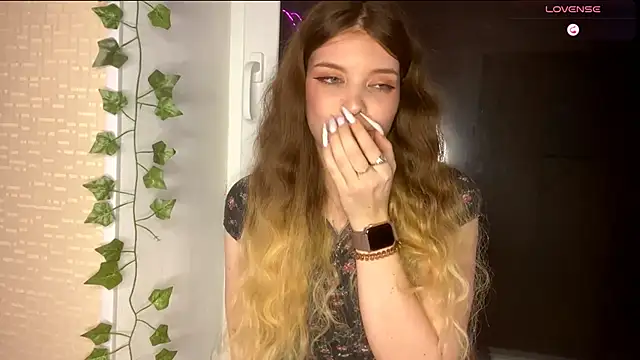  Lily Moon  online show from April 25, 5:32 pm