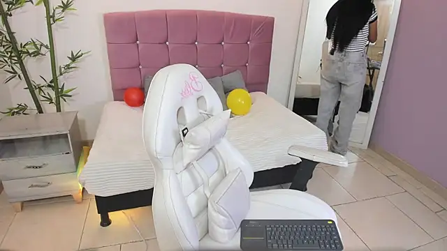 Hinaa XXX online show from July 15, 8:02 pm