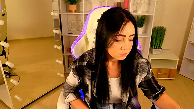 LeylaaLive online show from May 14, 1:06 pm