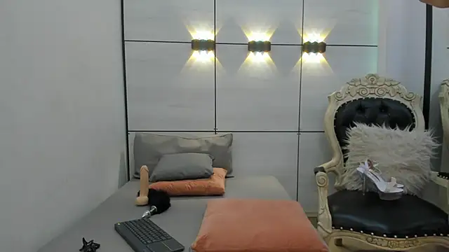 Daphne Leia online show from May 12, 7:42 pm