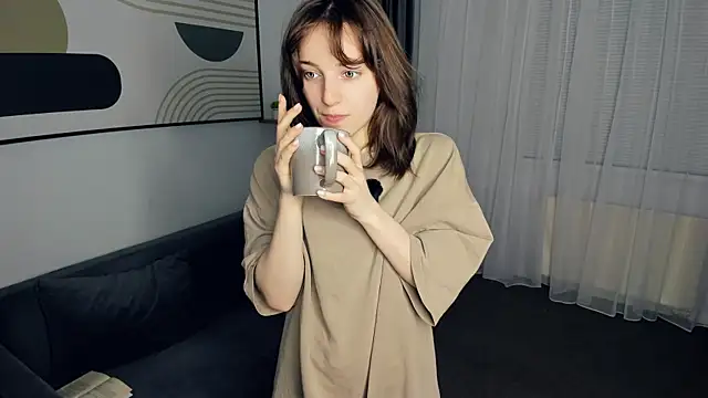 LydaAinley online show from April 29, 8:25 pm