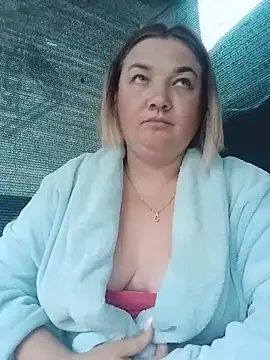 MiyaOlliver online show from June 3, 5:40 pm