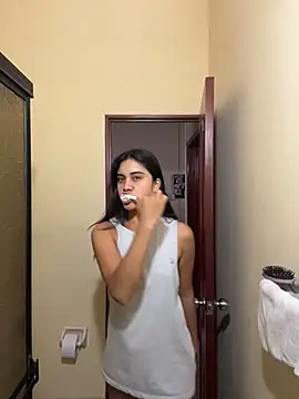 mia moonna online show from August 5, 12:33 pm