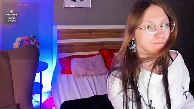 Queen Milena online show from May 7, 12:31 pm