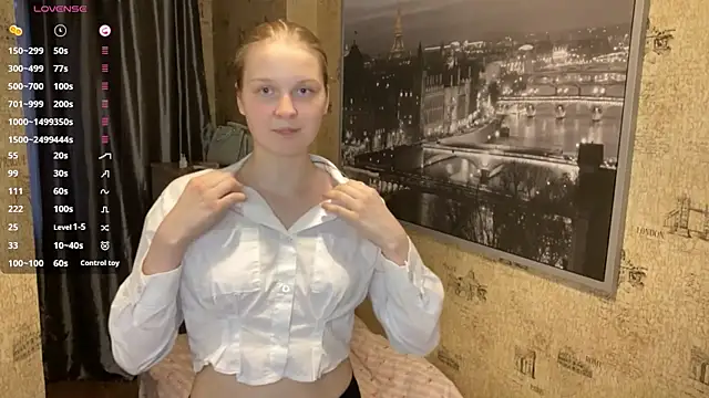 LongChillGerl online show from June 25, 7:15 pm