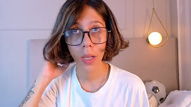 ZoeyPetit online show from July 8, 1:02 pm